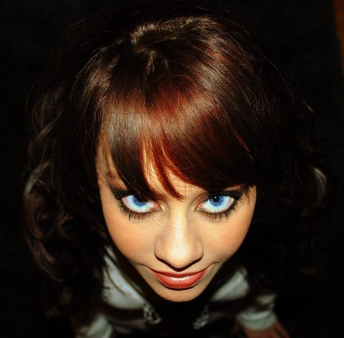 Cute Blue Eyed Girls (25 pics)