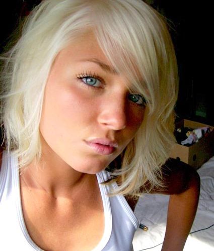 Cute Blue Eyed Girls (25 pics)