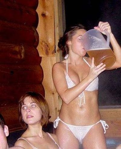 Sexy Girls and Cold Beer (35 pics)
