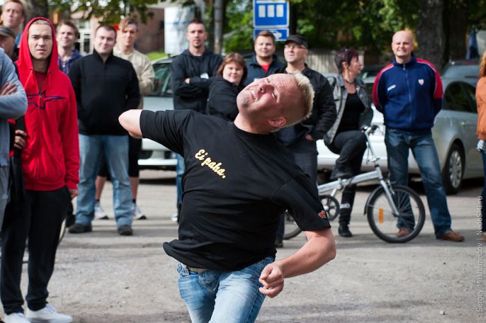 Cell Phone Throwing Contest in Finland (46 pics)