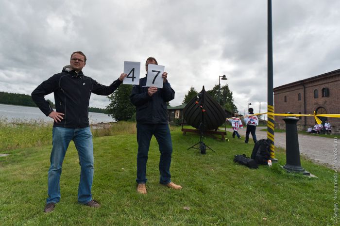 Cell Phone Throwing Contest in Finland (46 pics)