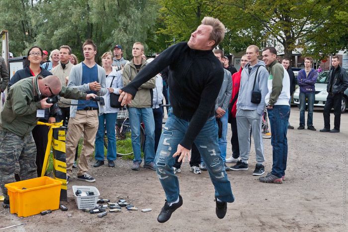 Cell Phone Throwing Contest in Finland (46 pics)