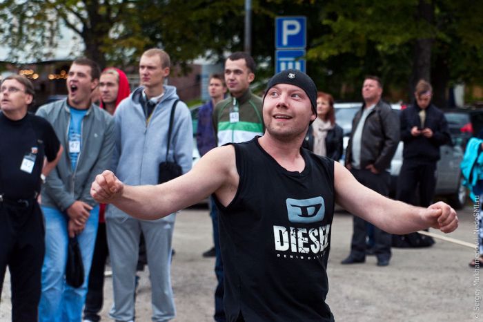 Cell Phone Throwing Contest in Finland (46 pics)