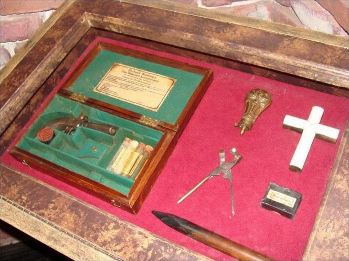 Vintage Vampire Hunting Kits (38 pics)