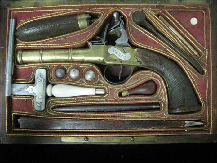 Vintage Vampire Hunting Kits (38 pics)