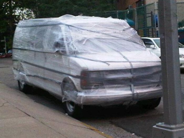 How Weird People Prepared For Irene (22 pics)
