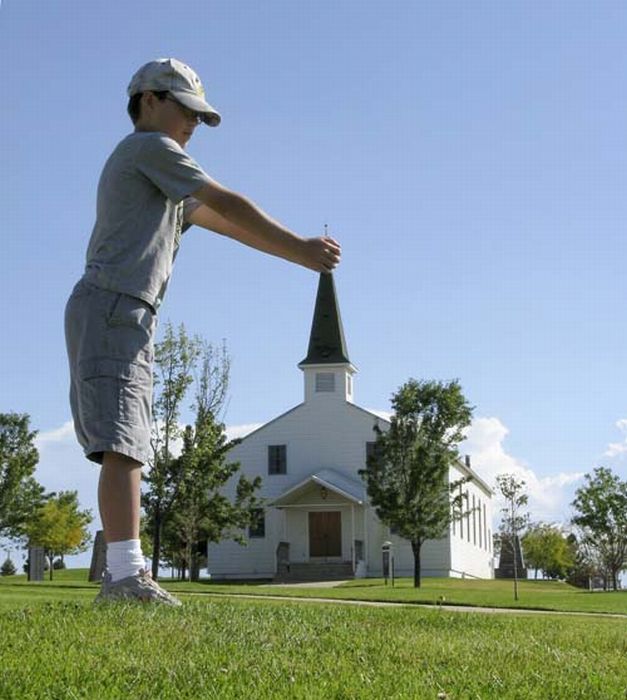 Great Forced Perspective Photography (60 pics)