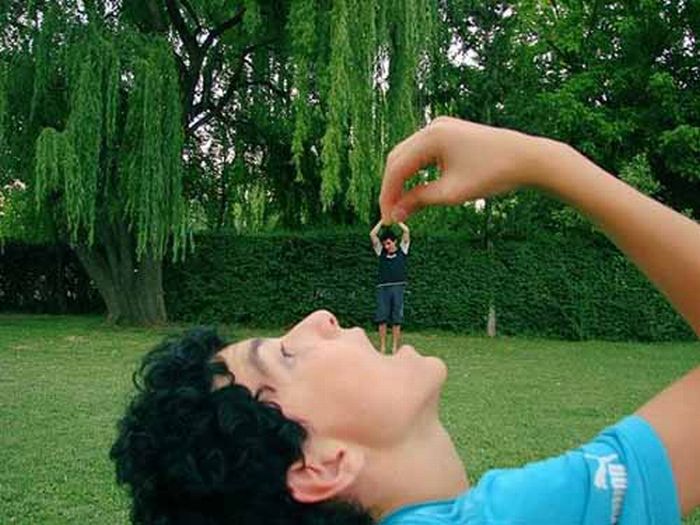 Great Forced Perspective Photography (60 pics)