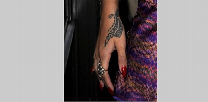 Check out Rihanna’s Tattoos (20 pics)