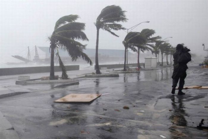 Powerful Hurricane Irene (50 pics)
