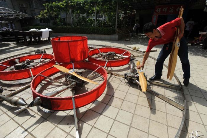 Chinese Farmer Creates Homemade Flying Saucer (11 pics)
