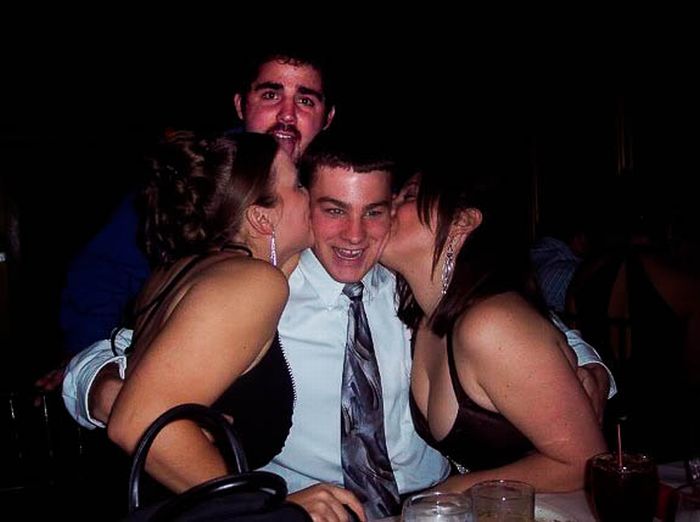 Funny Photobombs of Kissing Girls (59 pics)