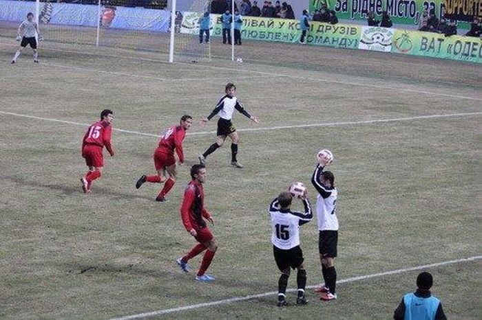 Funny Soccer Moments (34 pics)