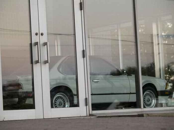 Abandoned BMW Dealership in Canada (20 pics)