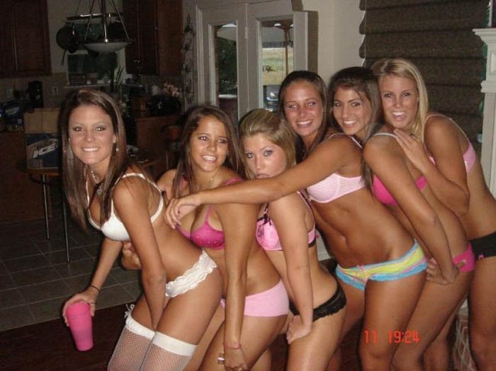 Sexy Girls in Lingerie Having Fun (92 pics)