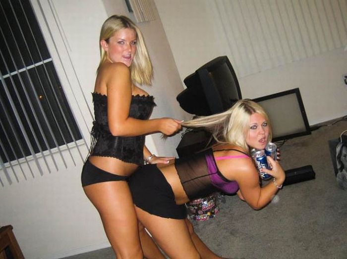 Sexy Girls in Lingerie Having Fun (92 pics)