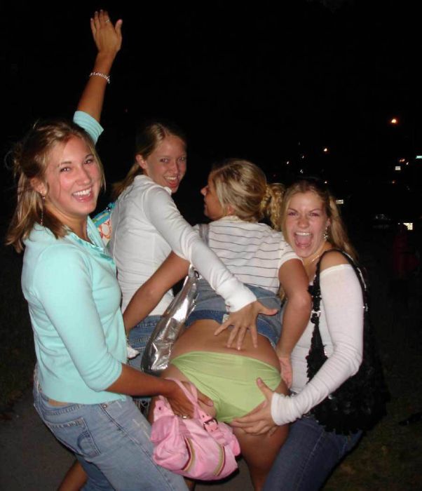 Drunk Girls Getting Pantsed (70 pics) .