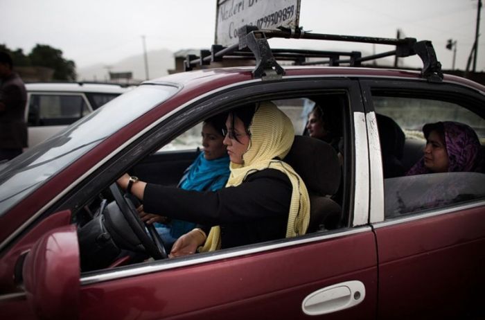 Driving School in Kabul, Afghanistan (24 pics)
