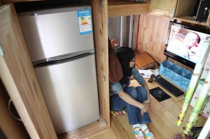 Chinese Family Converts Truck Into 8.5sqm Personal Home (9 pics)
