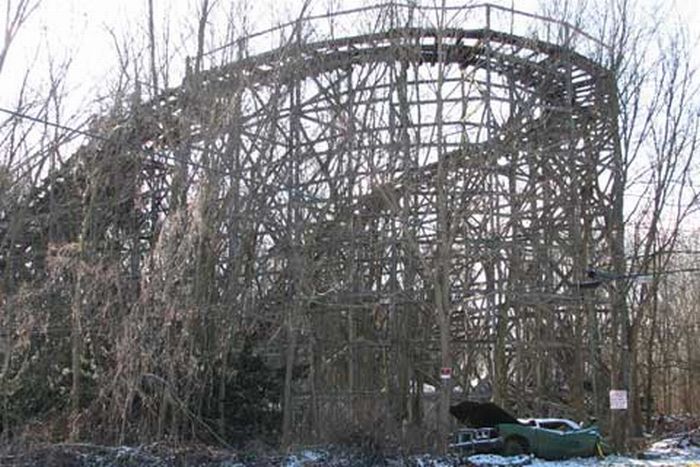 Abandoned Roller Coaster (25 pics)