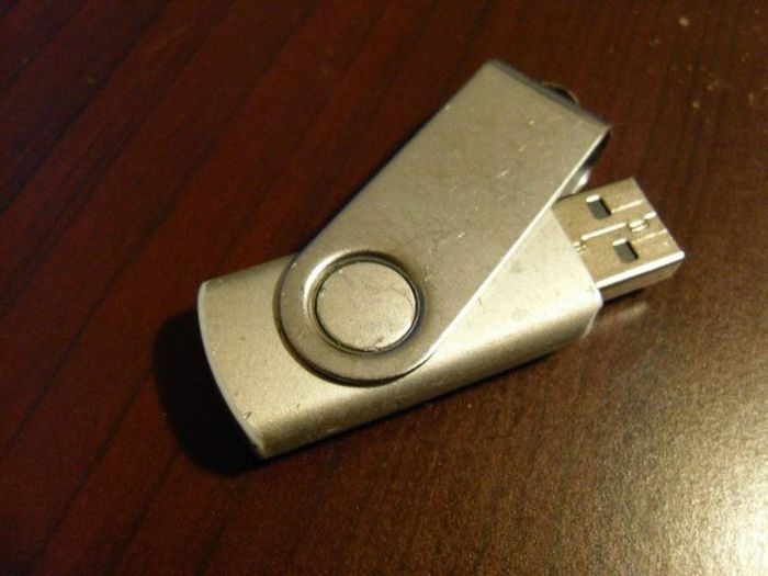 Chinese USB Flash Drive (5 pics)