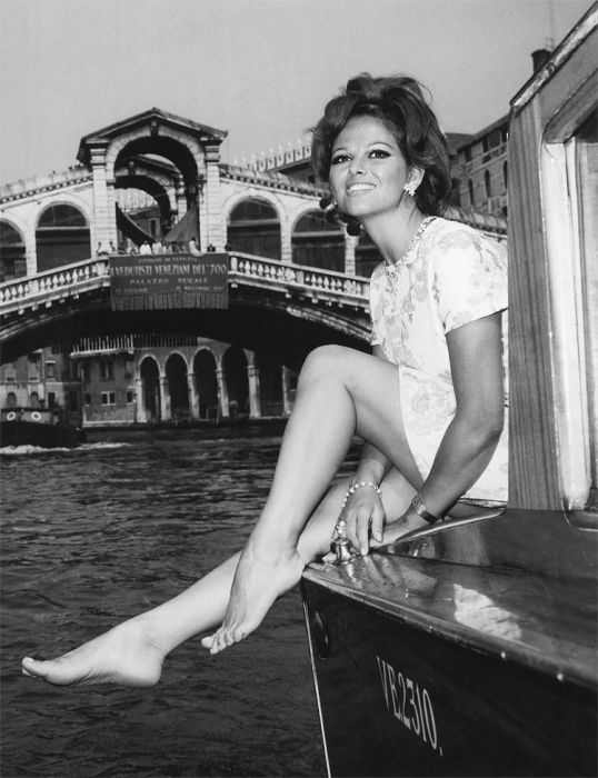 Retro Glamour: Celebrities in Venice (16 pics)