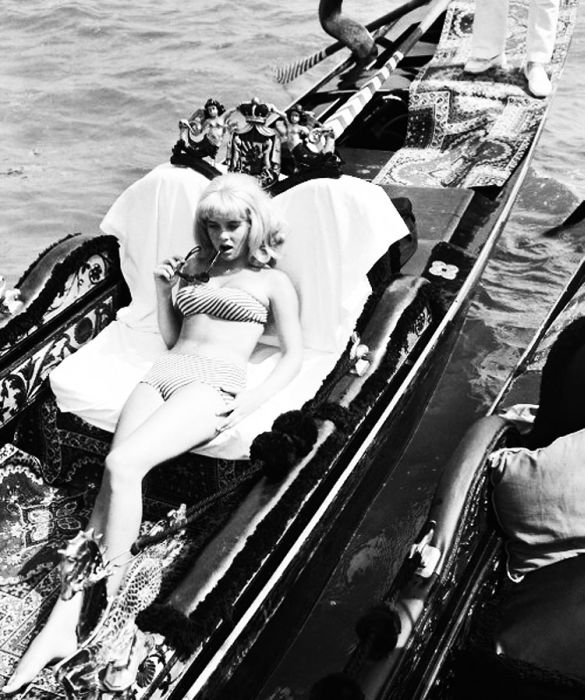 Retro Glamour: Celebrities in Venice (16 pics)