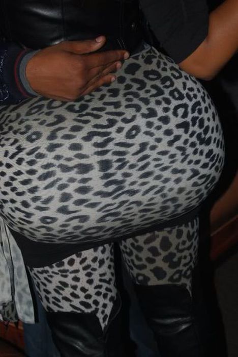 Girl With Huge Dignity (17 pics)