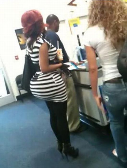 Girl With Huge Dignity (17 pics)
