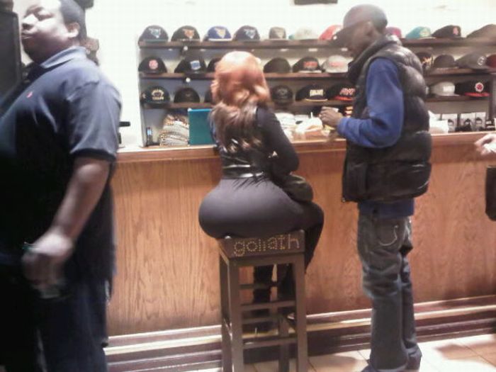 Girl With Huge Dignity (17 pics)