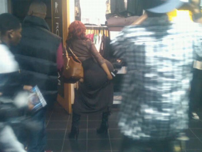 Girl With Huge Dignity (17 pics)