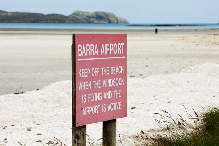 The World’s Dangerous Barra Beach Airport (16 pics)