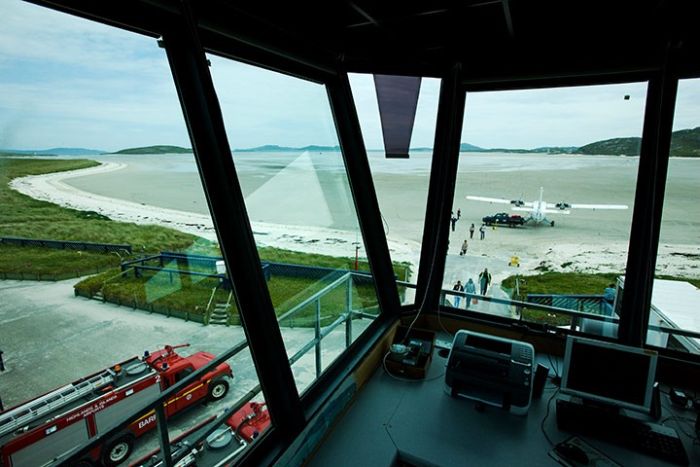 The World’s Dangerous Barra Beach Airport (16 pics)