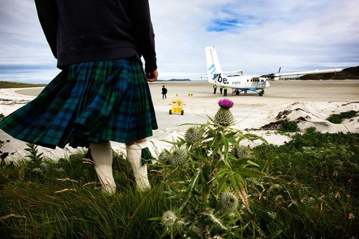 The World’s Dangerous Barra Beach Airport (16 pics)