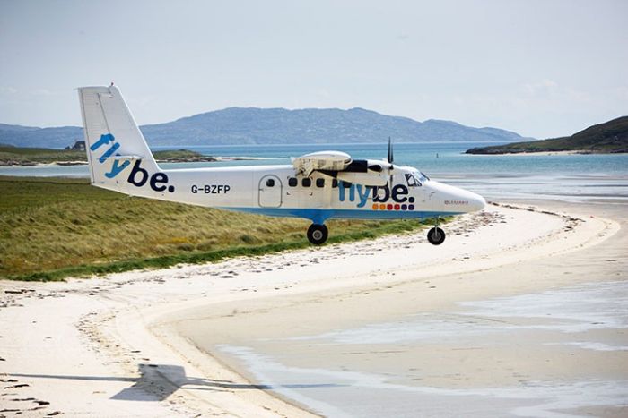 The World’s Dangerous Barra Beach Airport (16 pics)