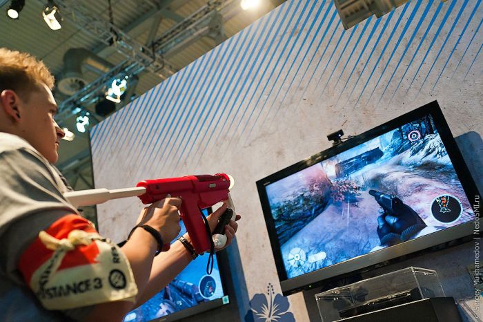 Gamescom 2011 Trade Fair in Germany (54 pics)