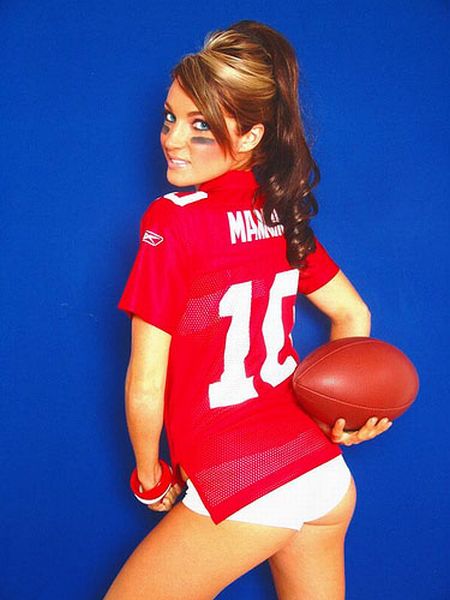 Sexy Girls Wearing NFL Jerseys (29 pics)