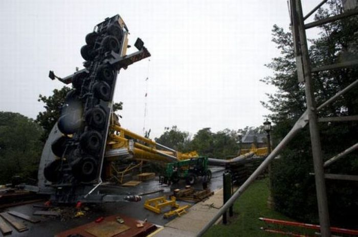 Construction Crane Collapses and Damages Washington Cathedral (10 pics)