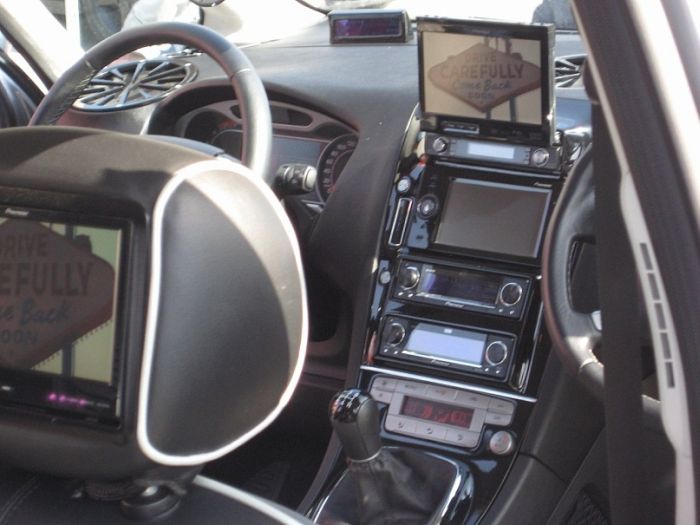 Strange Car Interior Tuning (4 pics)