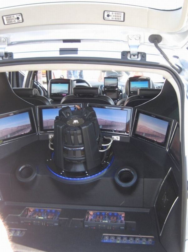 Strange Car Interior Tuning (4 pics)