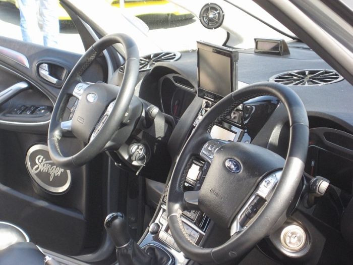 Strange Car Interior Tuning (4 pics)