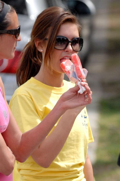 Sexy Girls and Ice Cream Sticks (49 pics)