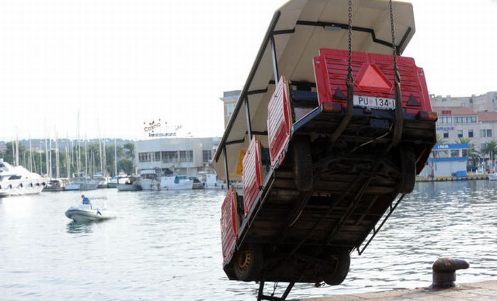 Eight Drunk Guys Hijacked The Amusement Train (8 pics)