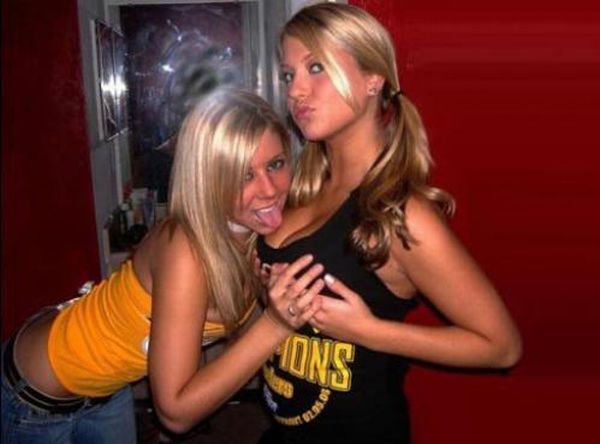 Hot Girls Wearing Football Jerseys (27 pics)