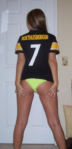 Hot Girls Wearing Football Jerseys (27 pics)