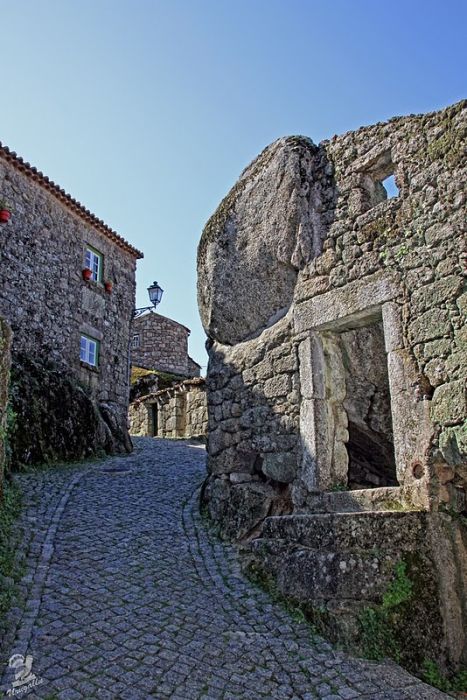 Awesome Portugal Village Monsanto Built Among Rocks (11 pics)
