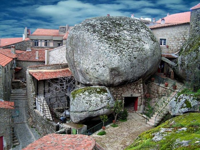 Awesome Portugal Village Monsanto Built Among Rocks (11 pics)