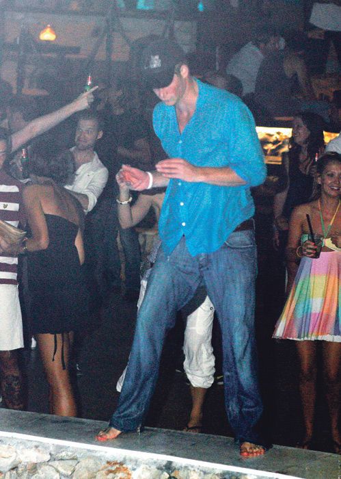 Prince Harry of Wales Likes to Party (13 pics + video)
