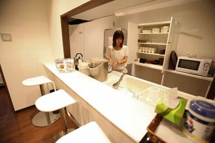 Weird Hotel for the Dead in Japan (12 pics)