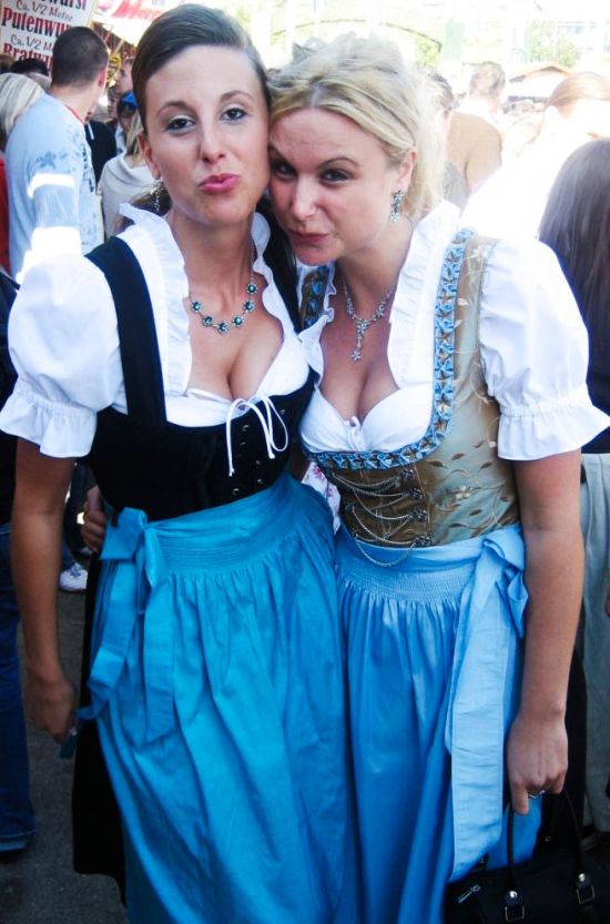 Girls of Oktoberfest 2011 (75 pics)